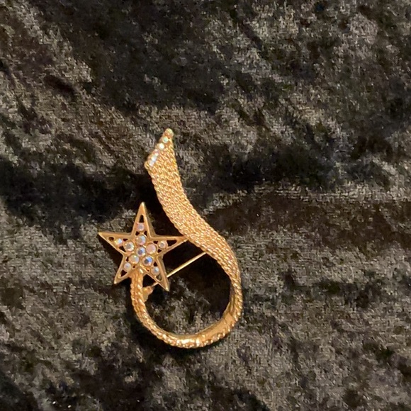 Casual Corner Gold tone Star Brooch Set - Picture 3 of 6